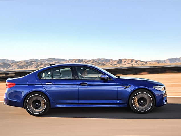  .  BMW M5   M xDrive