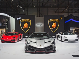     Lamborghini Veneno Roadster