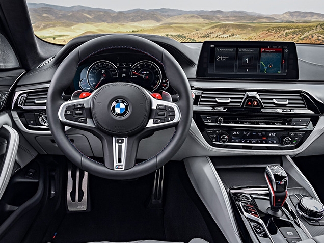  .  BMW M5   M xDrive