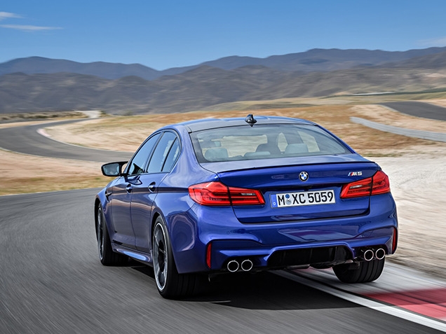  .  BMW M5   M xDrive