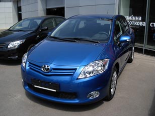  Toyota Auris    